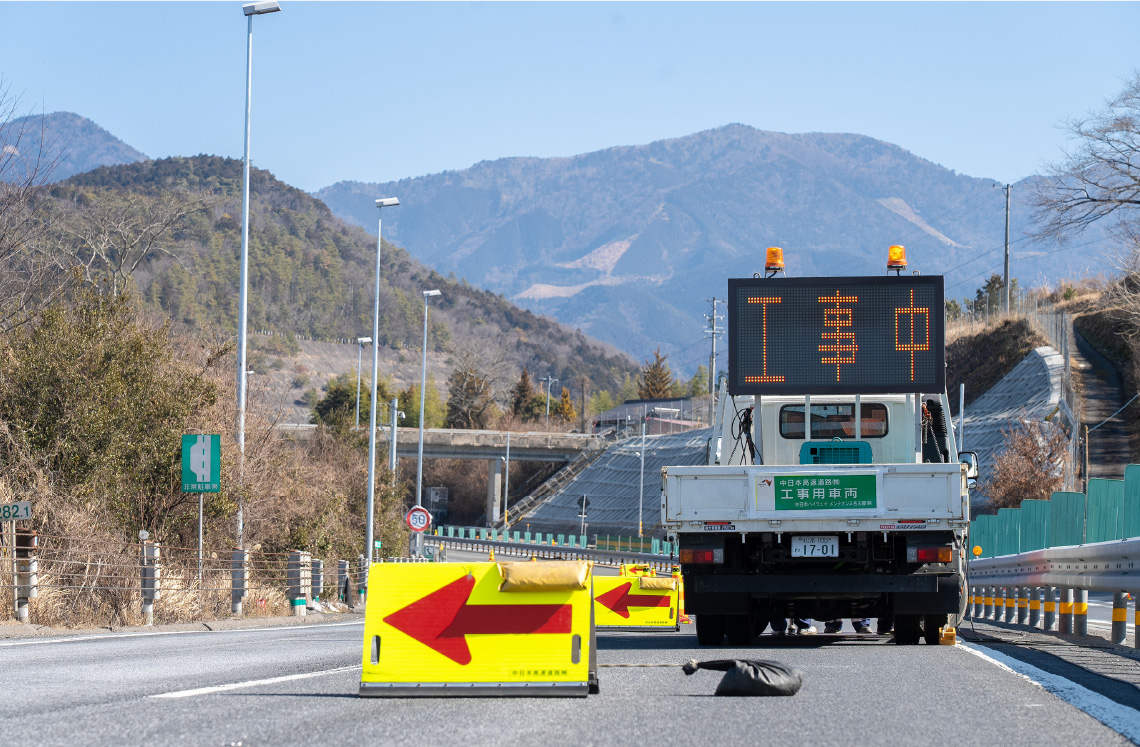高速道路保全業務の風景